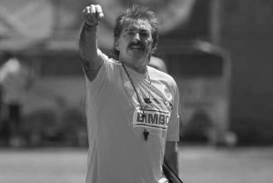 Zapopan, Jalisco 2 de Abril 2014.-Ricardo Antonio Lavolpe dirije su primer entrenamiento como nuevo director tecnico de las Chivas en las instalaciones de Chivas Verde Valle. Foto: Imago7/Juan Mejia